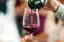 Sonhar com vinho, ver em sonho, sinal de ferimentos.